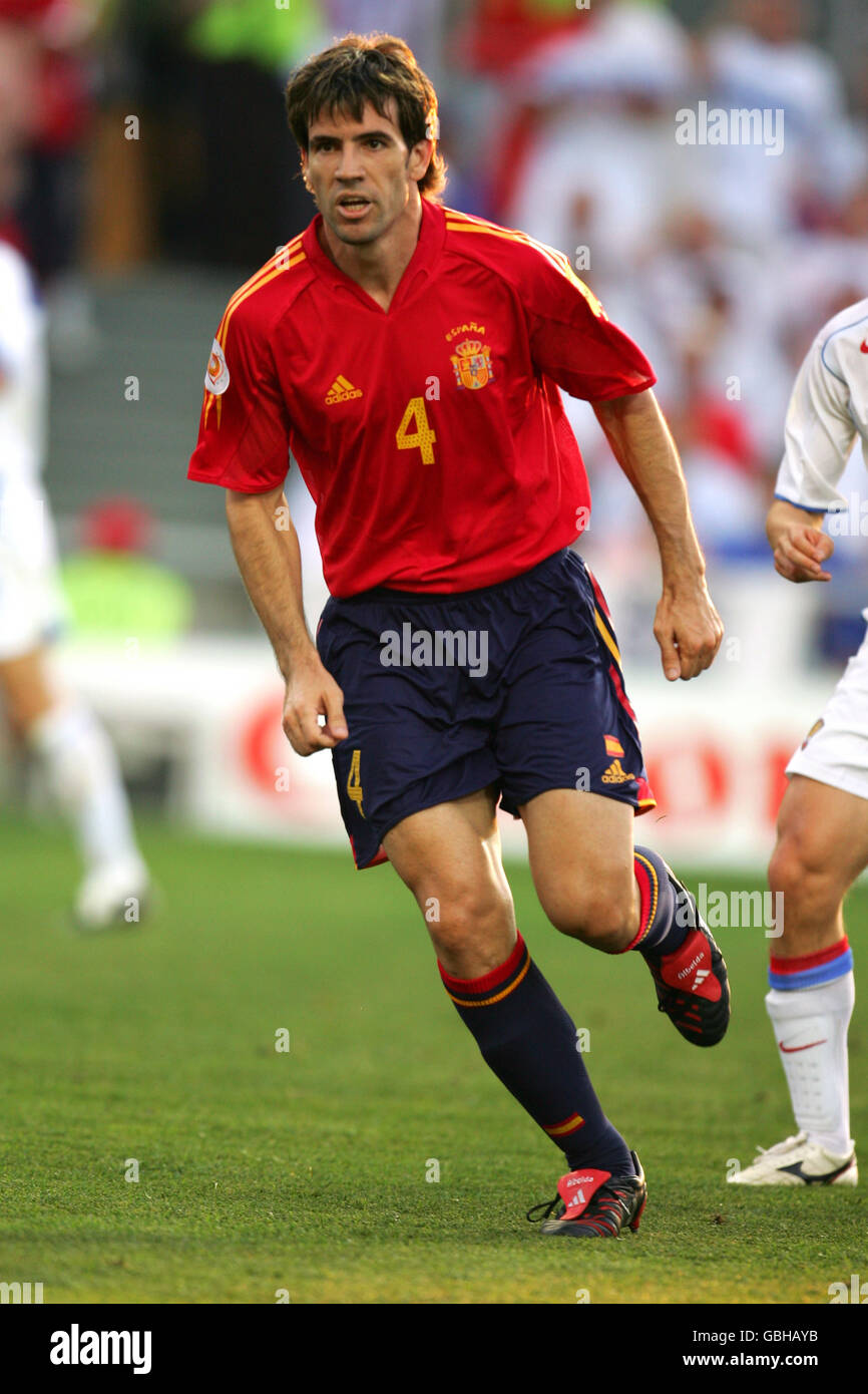 Soccer - UEFA European Championship 2004 - Group A - Spain v Russia. David Albelda, Spain Stock Photo