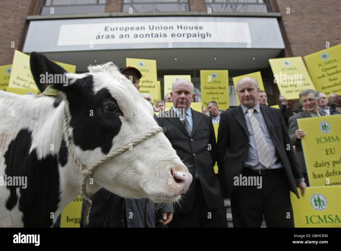 Farmers protest at EU dairy policies. Dairy farmers demonstrate at the EU office in Dublin today in protest at the collapse in milk prices. Stock Photo