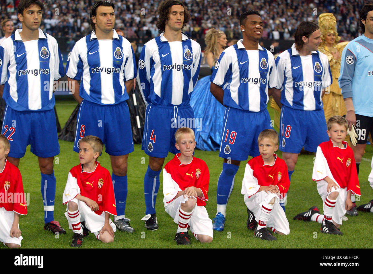 Soccer - UEFA Champions League - Final - Monaco v FC Porto. L-R: FC Porto's Paulo Ferreira, Nuno Valente, Ricardo Carvalho, Carlos Alberto and Maniche line up prior to the game Stock Photo