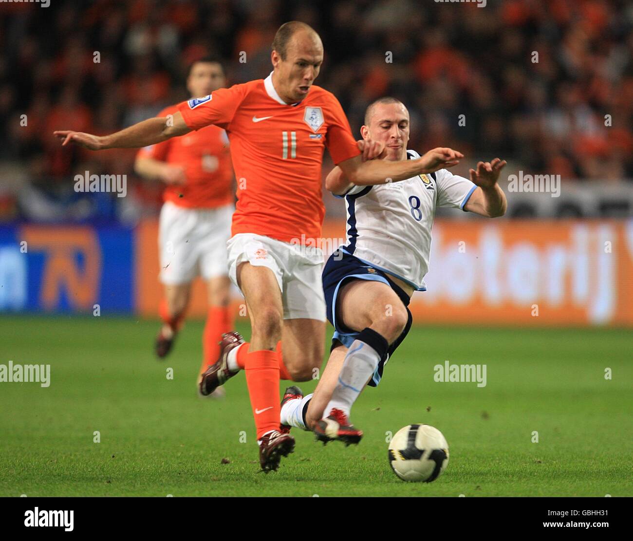 Soccer - FIFA World Cup 2010 - Qualifying Round - Group Nine - Holland v Scotland - Amsterdam ArenA. Holland's Arjen Robben (left) and Scotland's Scott Brown battle for the ball Stock Photo