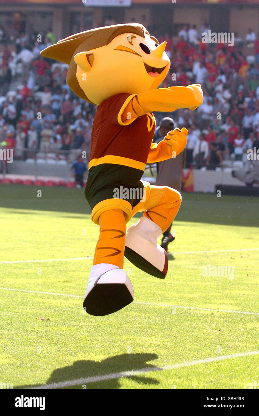KINAS EURO 2004 MASCOT ESTADIO Algarve Faro Portugal 18 Février 2004 Photo Stock - Alamy