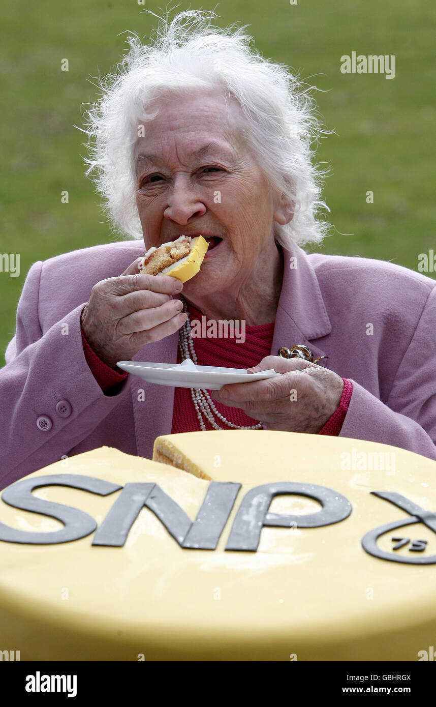 Scottish National Party member Winnie Ewing, former MEP and MP has a piece of birthday cake at Stirling University to mark 75th anniversary of the formation of the SNP. Stock Photo