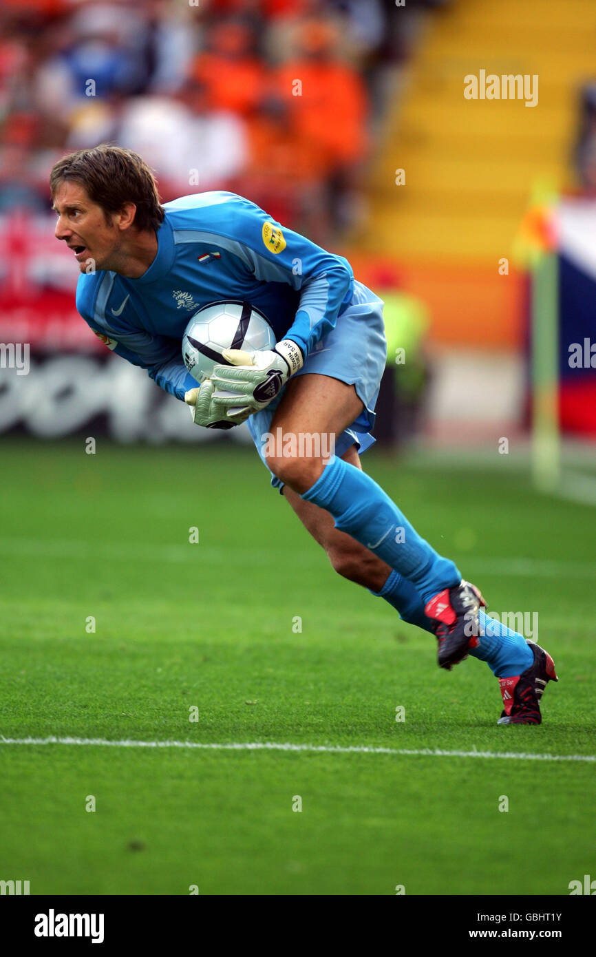 Edwin van der sar 2004 hi-res stock photography and images - Alamy