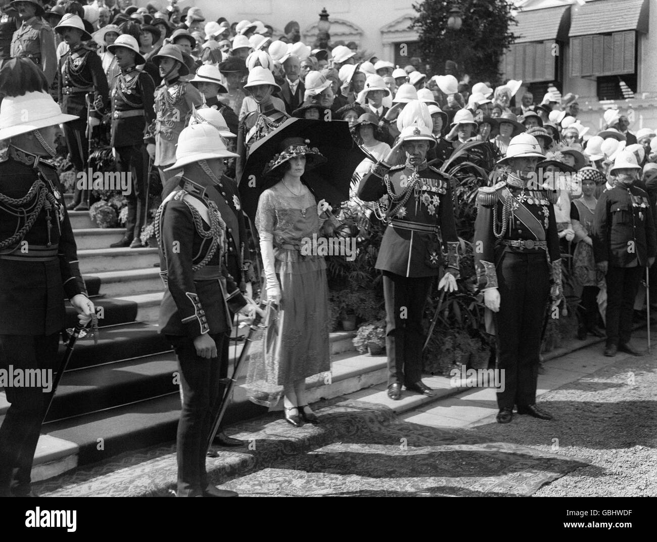 The Prince of Wales arriving at Government House, Calcutta. Left to right, Lord Cromer, The Prince of Wales, Countess of Ronaldshay, Lord Rawlinson, and Admiral Sir Lionel Halsey. Stock Photo