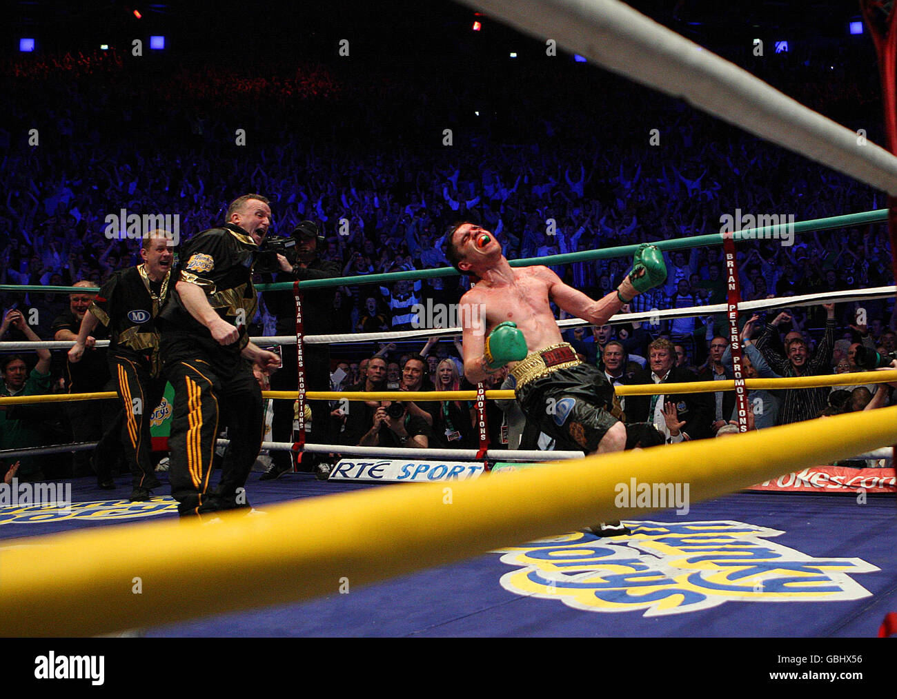 Bernard Dunne reacts after his victory with trainer Harry Hawkins and Promoter Brian Peters during the WBA Super-bantamweight Title bout at the O2 Arena in Dublin, Ireland. Stock Photo