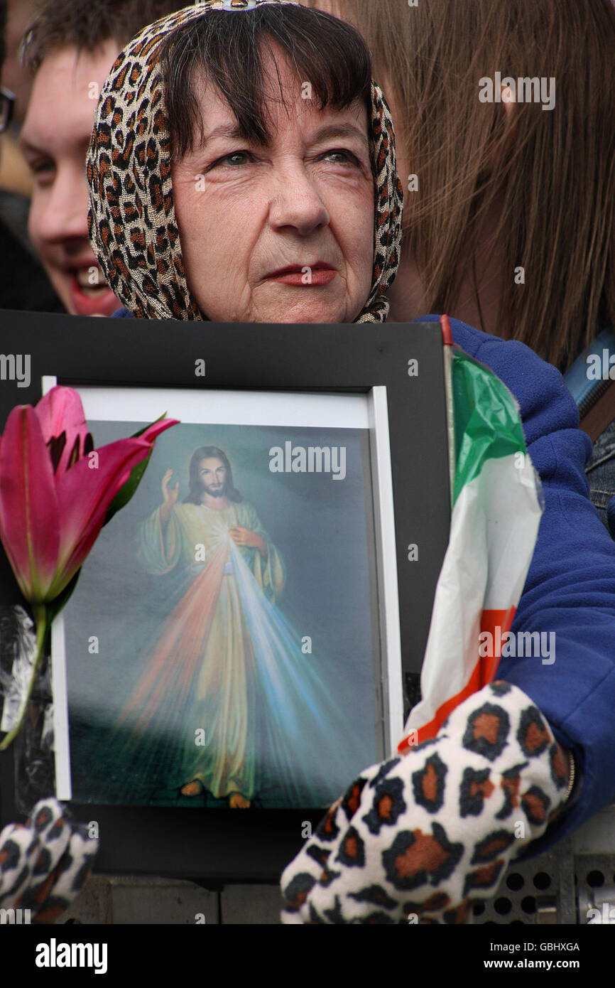 Irish rugby fans wait in Dublin city centre for the team to arrive with ...