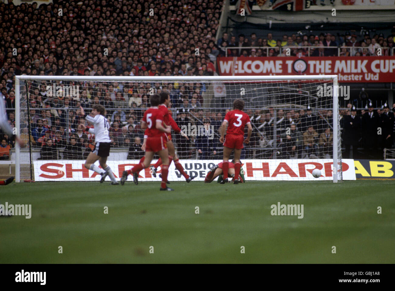 Soccer milk cup final liverpool v manchester united wembley stadium hi