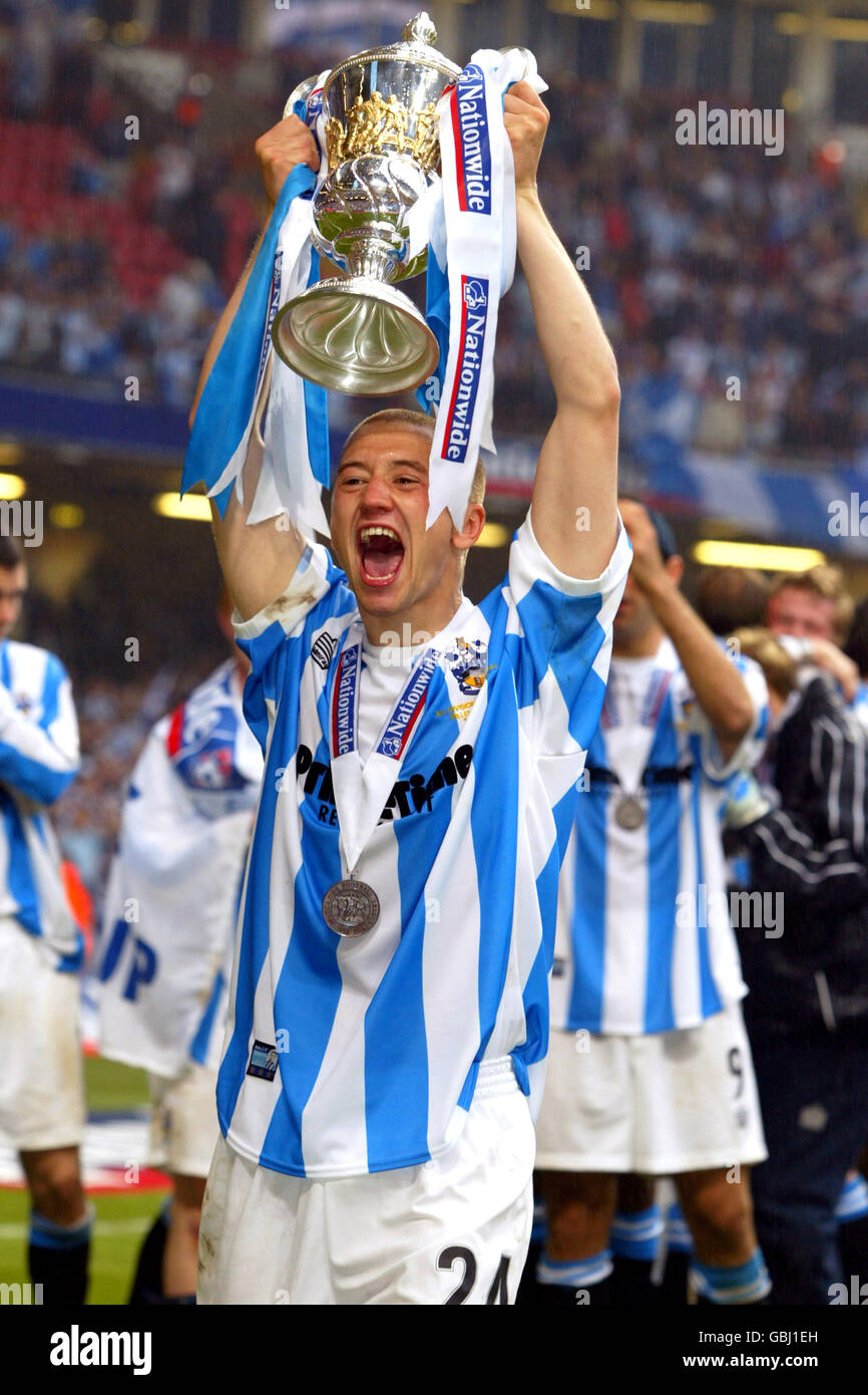 Soccer - Nationwide League Division Three - Play Off Final - Huddersfield Town v Mansfield Town. Anthony Lloyd, Huddersfield Town celebrates with the Division 3 play-off trophy Stock Photo
