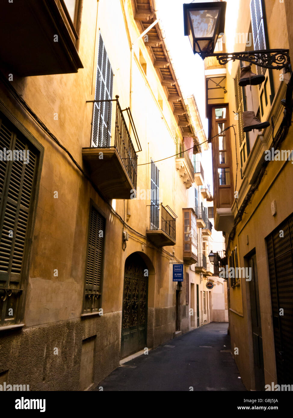 Gasse in Palma de Mallorca Stock Photo - Alamy