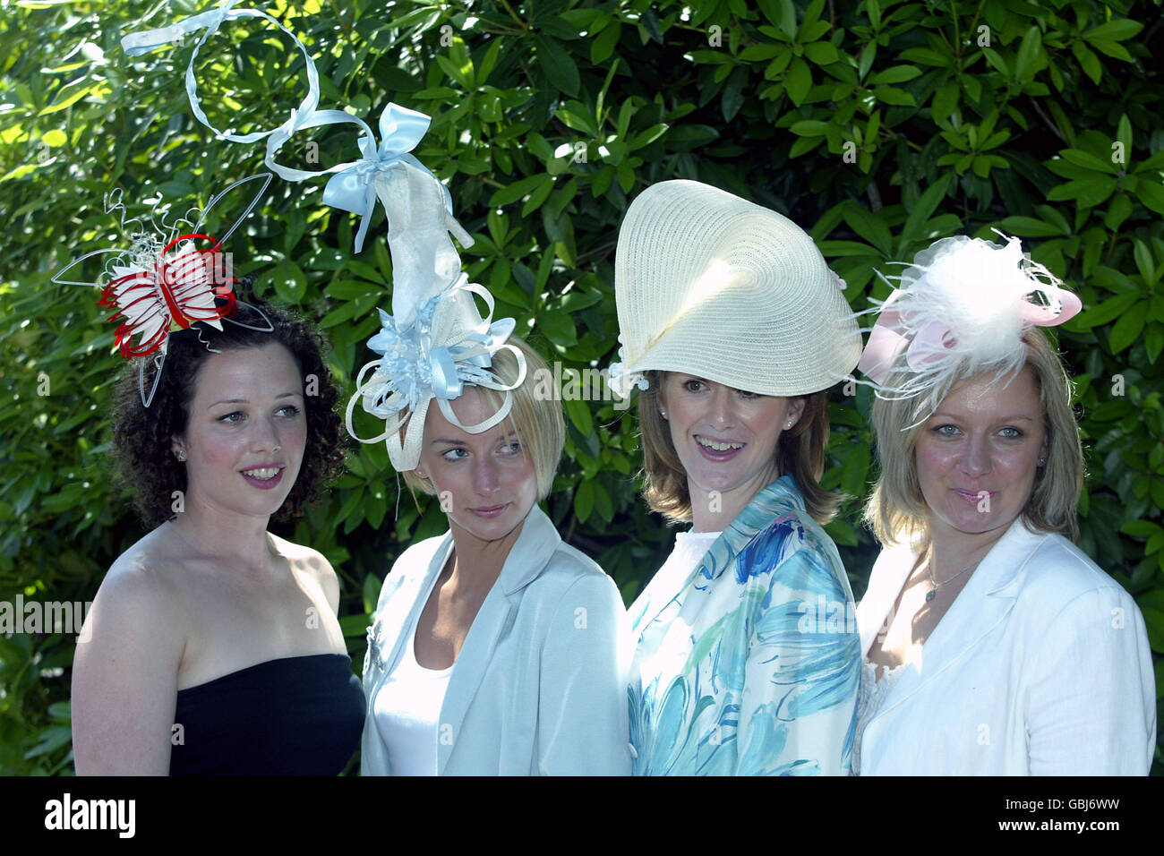 Horse Racing - Royal Ascot. Women go 