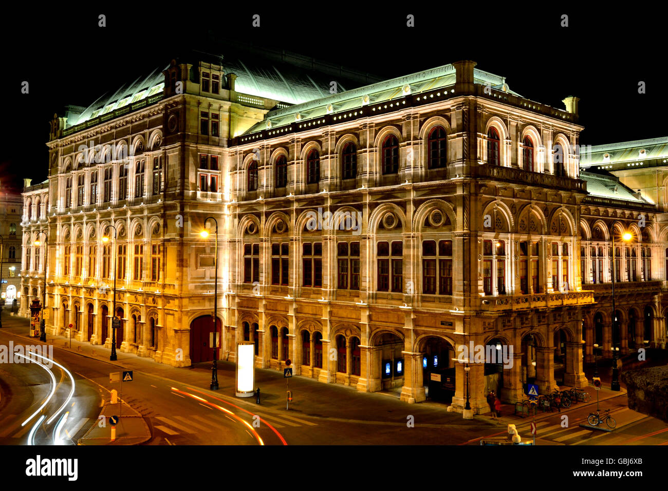 Wiener Staatsoper/ Vienna State opera at night Stock Photo