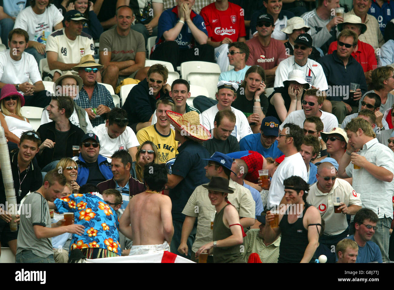 Cricket - npower Third Test - England v New Zealand - Day Three. The crowd keeps themselves entertained Stock Photo