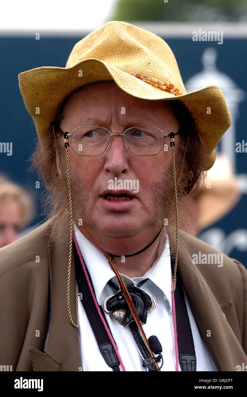 john-mccririck-horse-racing-tipster-hi-res-stock-photography-and-images