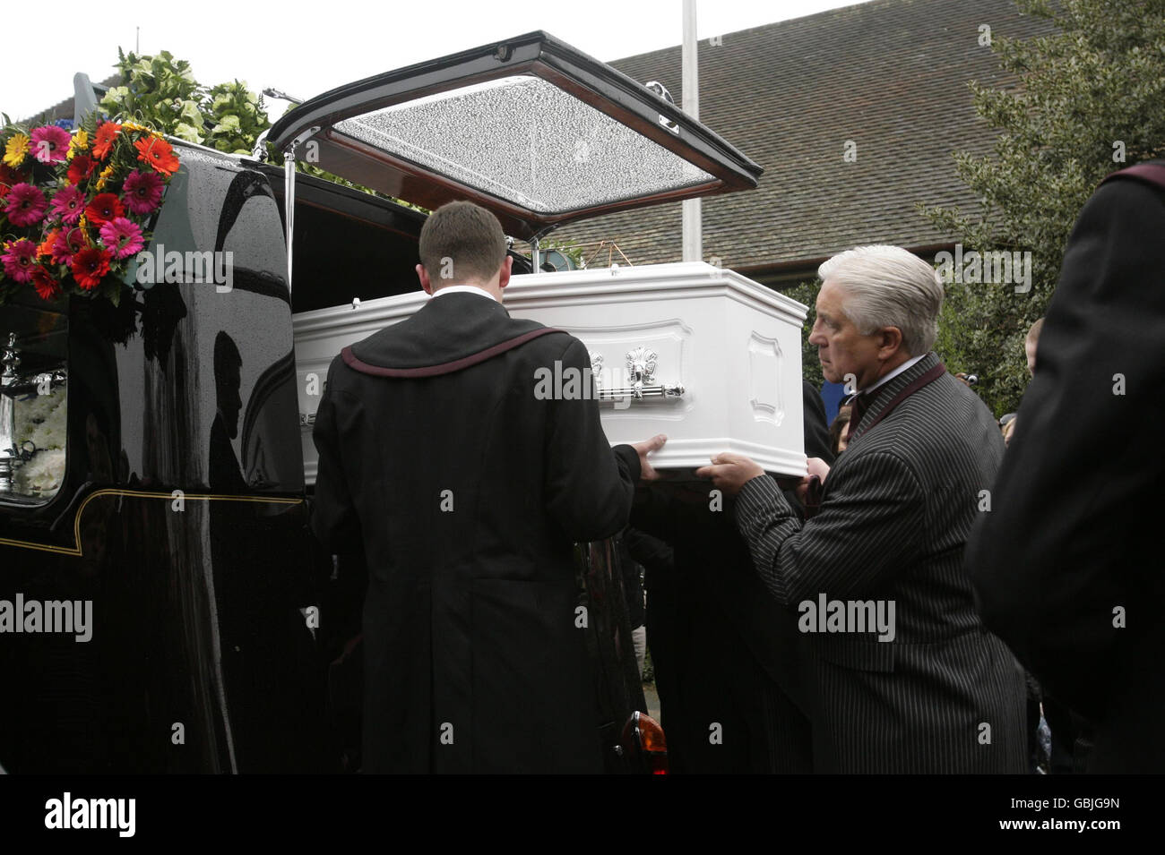 Jade Goody's coffin is placed in to a vintage Rolls-Royce at FA Albin & Sons funeral directors in Bermondsey ,south-east London ahead of the funeral procession through Bermondsey, to St John the Baptist Church in Essex, where the funeral will take place. Stock Photo