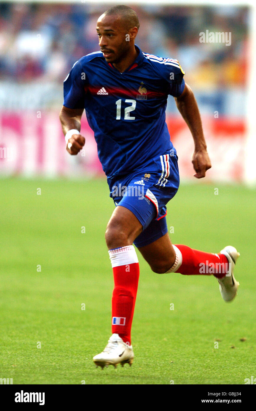 Thierry henry france 2004 hi-res stock photography and images - Alamy