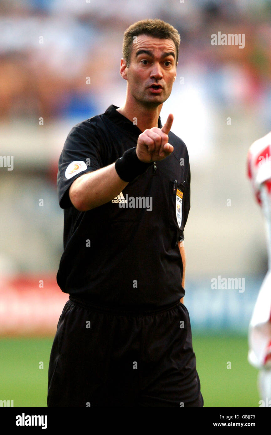 Soccer - UEFA European Championship 2004 - Group B - Croatia v France. Referee Kim Milton Nielsen Stock Photo