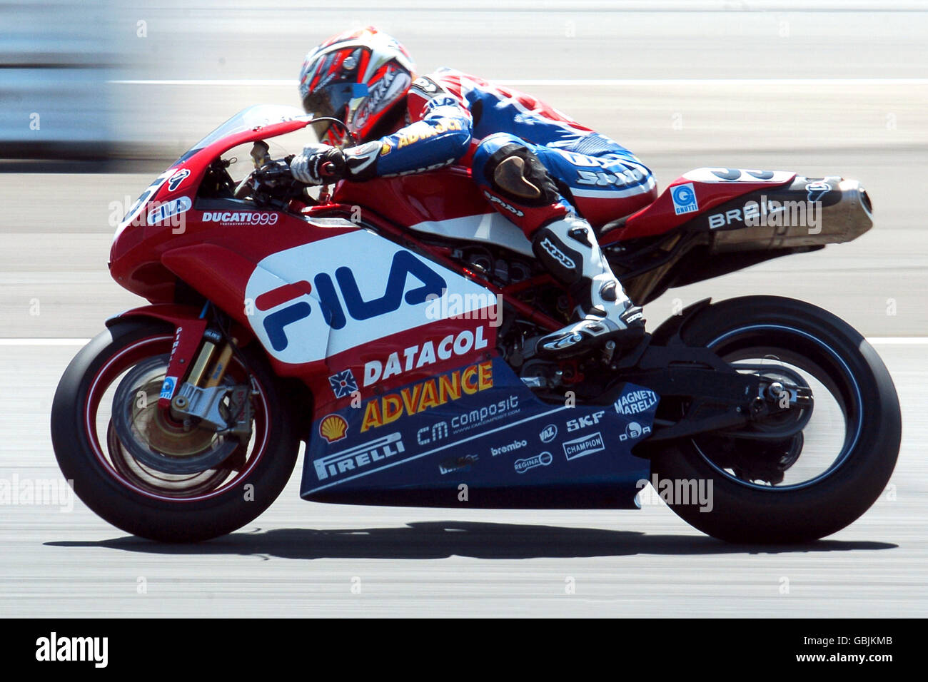 Особенности Ducati 999R Fila Toseland Replica 2005