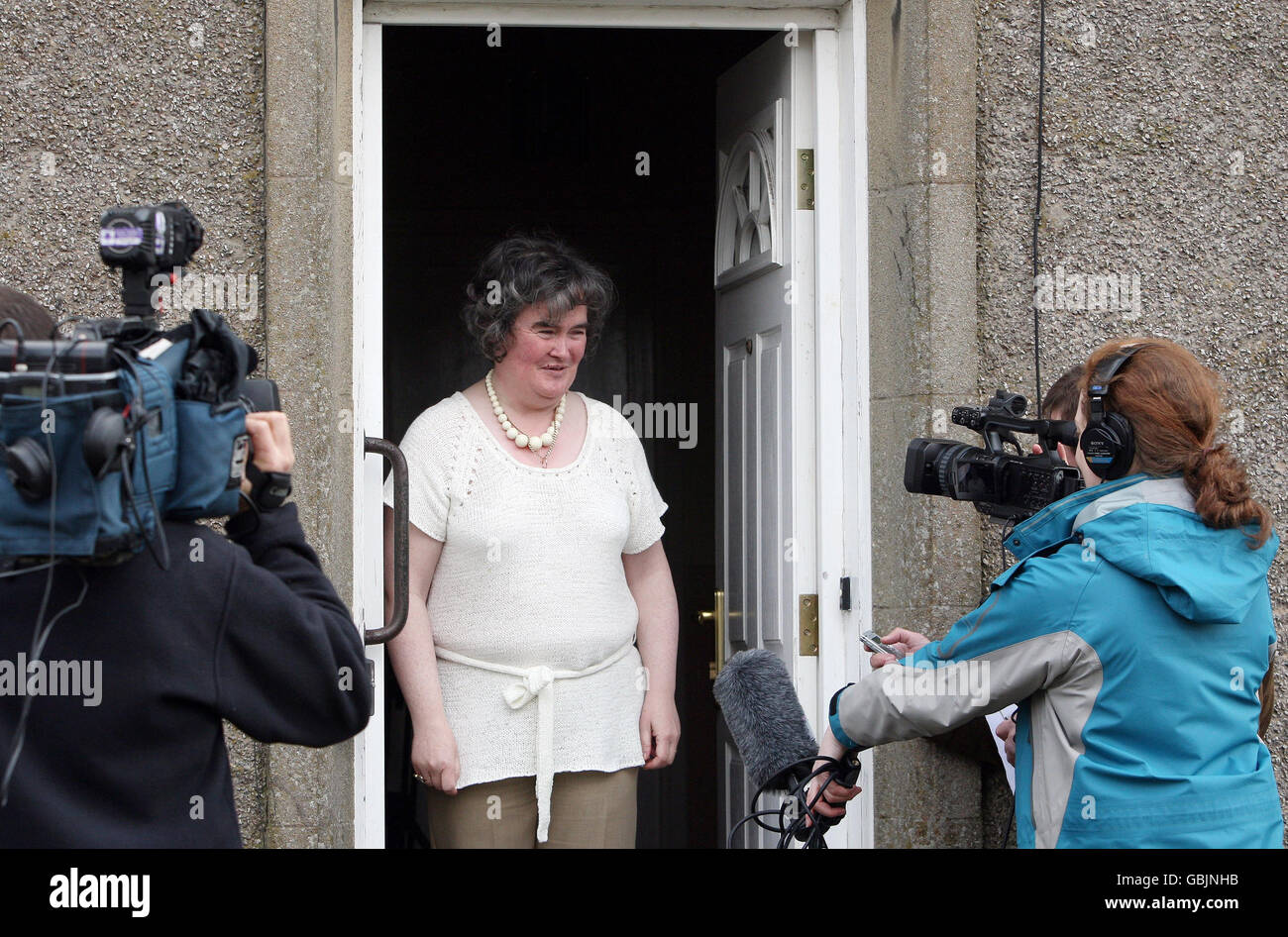 Britain's Got Talent star Susan Boyle greets the media at her front door in Blackburn,West Lothian. Stock Photo