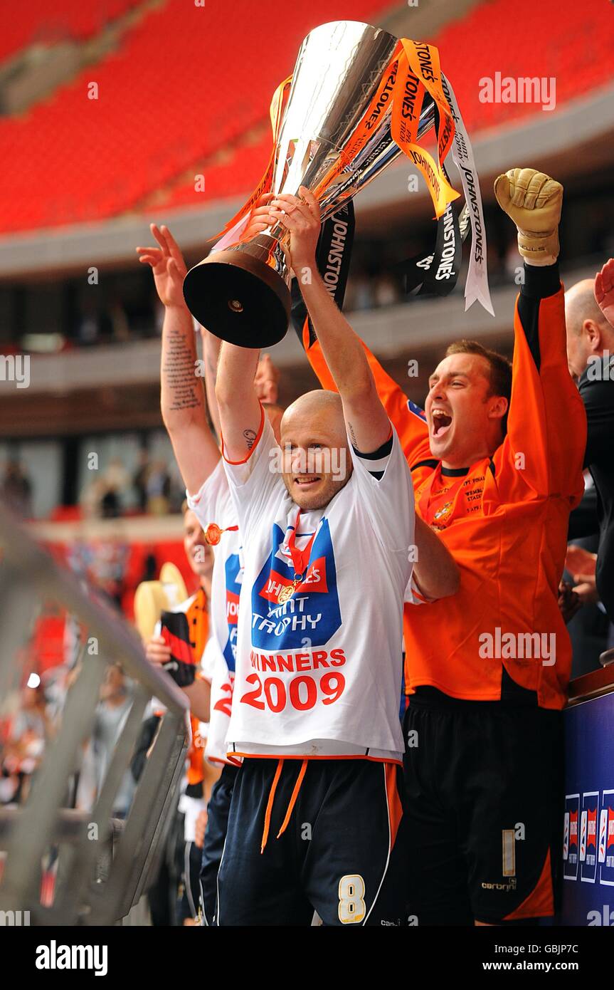 Luton towns kevin nicholls lifts the johnstones paint trophy hires