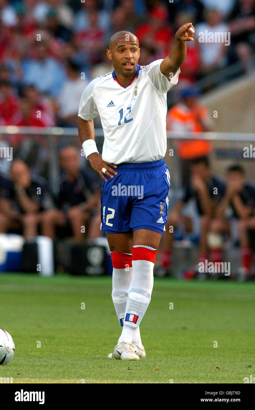 Thierry henry france 2004 hi-res stock photography and images - Alamy