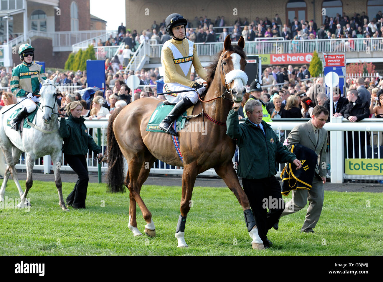 Horse Racing The 2009 John Smith's Grand National Meeting Day Two