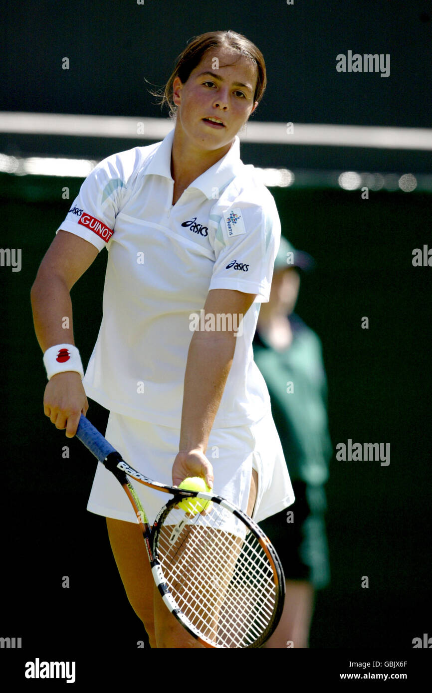 Tennis - Wimbledon 2004 - First Round - Jennifer Capriati v Claudine Schaul Stock Photo