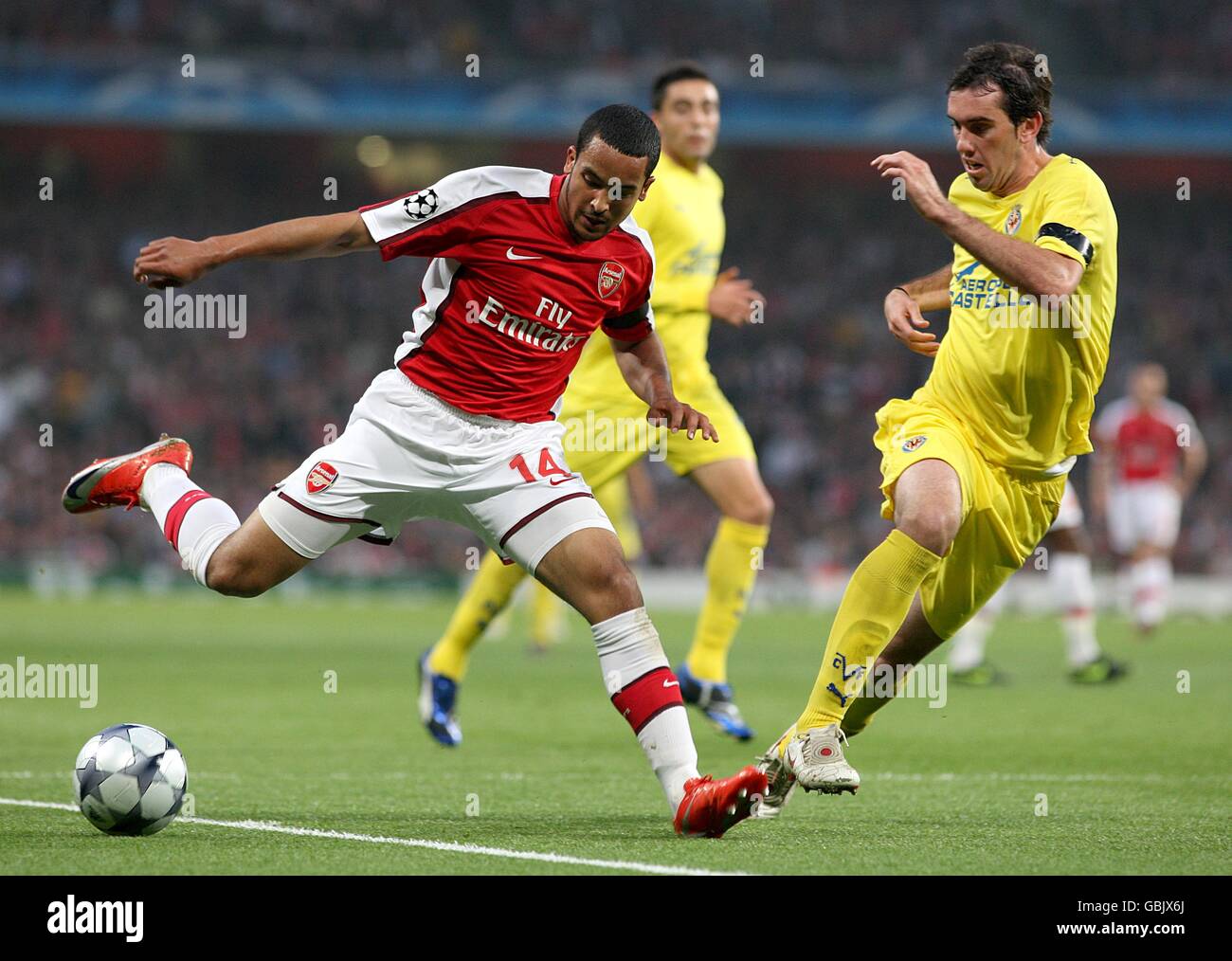 Soccer - UEFA Champions League - Quarter Final - Second Leg - Arsenal v Villarreal - Emirates Stadium. Arsenal's Theo Walcott (left) and Villarreal's Diego Godin (right) in action Stock Photo