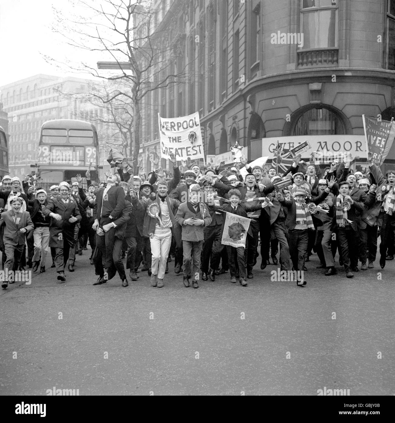 Soccer - FA Cup Final - Leeds United v Liverpool - Wembley Stadium. Liverpool fans in Trafalgar Square on the morning of the FA Cup Final Stock Photo
