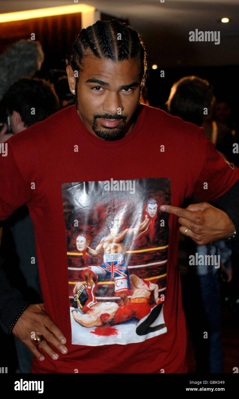 David Haye shows a T-shirt portraying him beheading Ukranian boxing  brothers Wladimir and Vitali Klitschko during a press conference at The  Hospital, Covent Garden, London Stock Photo - Alamy