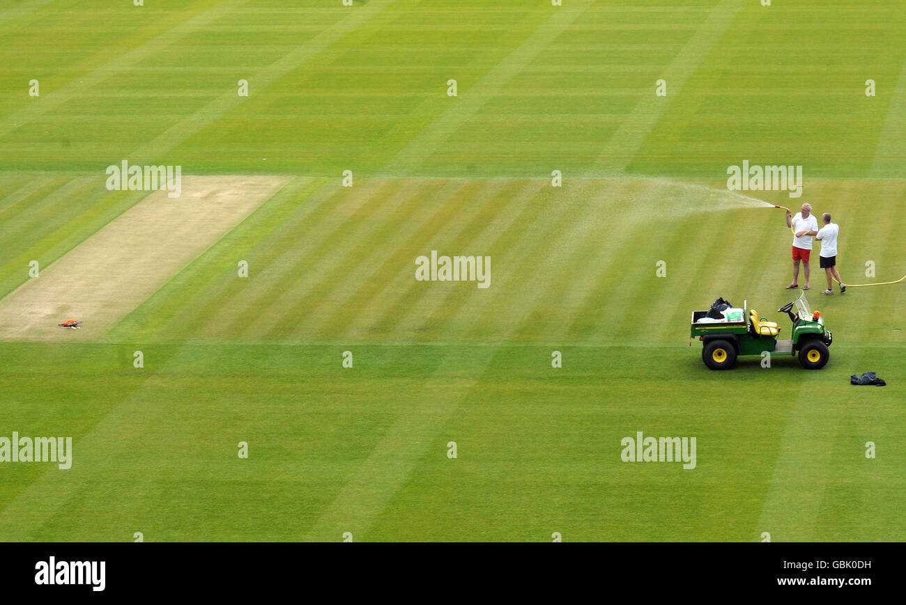 Head groundsman mick hunt waters square middlesexs lords cricket ground