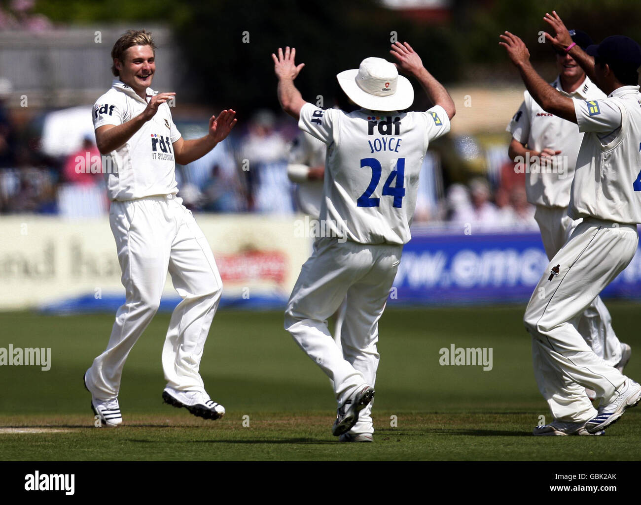 Sussex's Luke Wright celebrates with team mates the wicket of Luke Sutton during the Liverpool Victoria County Championship match at The County Ground, Hove. Stock Photo