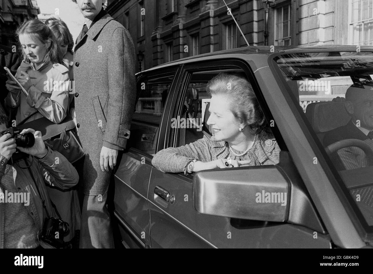 Transport - Austin Maestro - Downing Street. Prime Minister Margaret Thatcher, in the front seat of the Vanden Plas model of the new Austin Maestro. Stock Photo