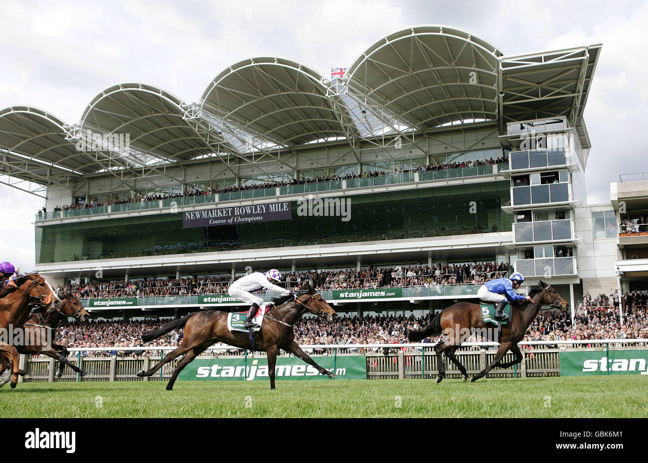 Newmarket races 1000 guineas hi-res stock photography and images - Alamy