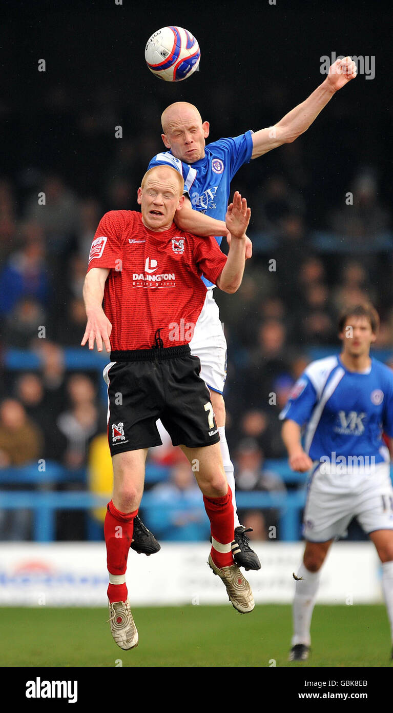 Darlington's Jason Kennedy (left) and Chesterfield's Derek Niven battle for the ball during the Coca-Cola Football League Two match at the Recreation Ground, Chesterfield. Stock Photo