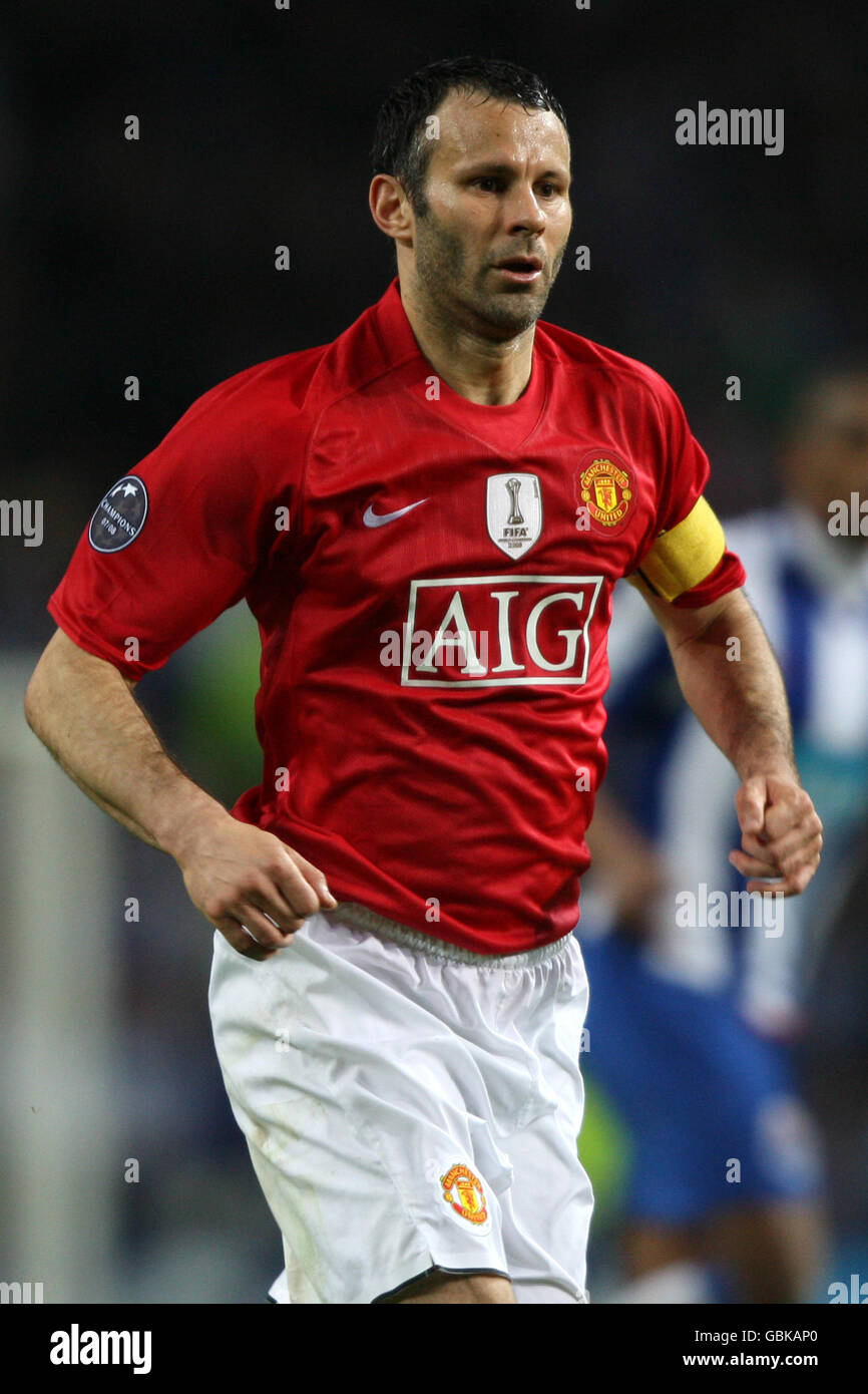 Manchester united giggs porto hi-res stock photography and images - Alamy
