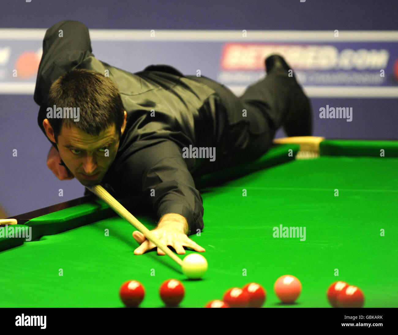 Ronnie O Sullivan In Action Against Stuart Bingham During The Stock Photo Alamy