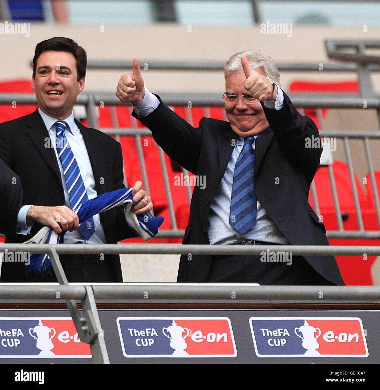 Everton chairman Bill Kenwright (right) celebrates victory in the stands with Culture Secretary Andy Burnham (left) Stock Photo
