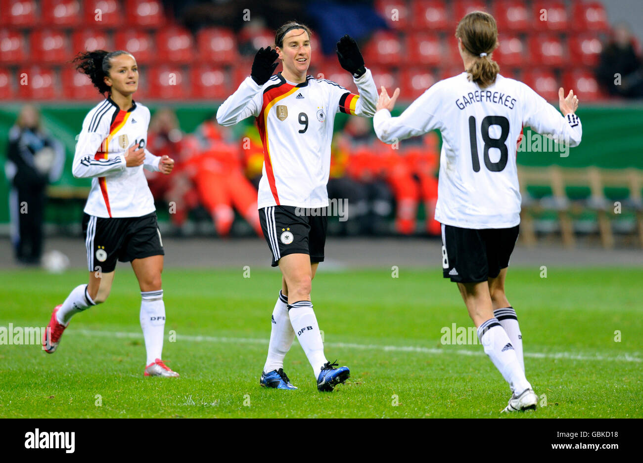 Birgit Prinz together with Kerstin Garefrekes and Fatmire Bajramaj, women's international football match, Germany - Nigeria 8:0 Stock Photo