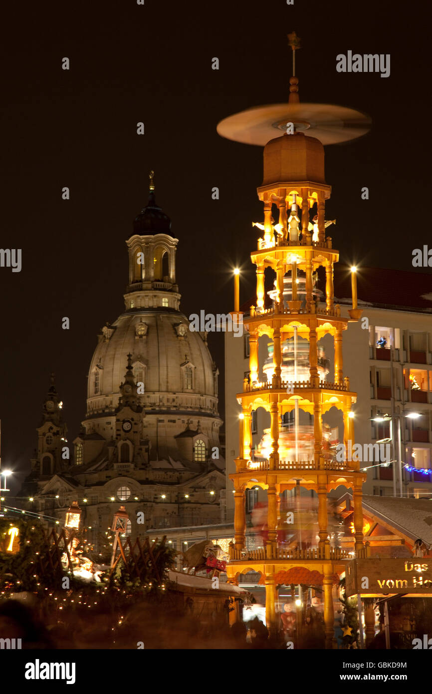 Christmas pyramid and Frauenkirche Church, Striezelmarkt Christmas market, Altmarkt square, Dresden, Saxony Stock Photo