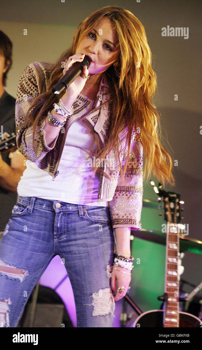 Miley and Billy Ray Cyrus Apple Store Performances - London Stock Photo