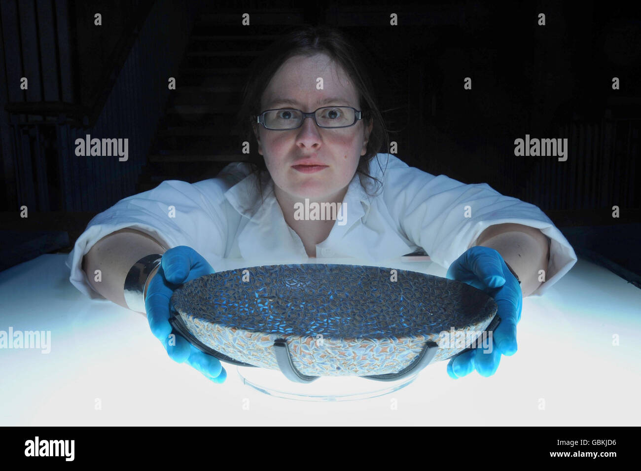 Archaeology Conservator at the Museum of London, Liz Goodman, with an intricate and rare Roman millefiori dish unearthed from the grave of a wealthy Londoner. It is thought to be the first find of its kind in the western Roman empire. Stock Photo