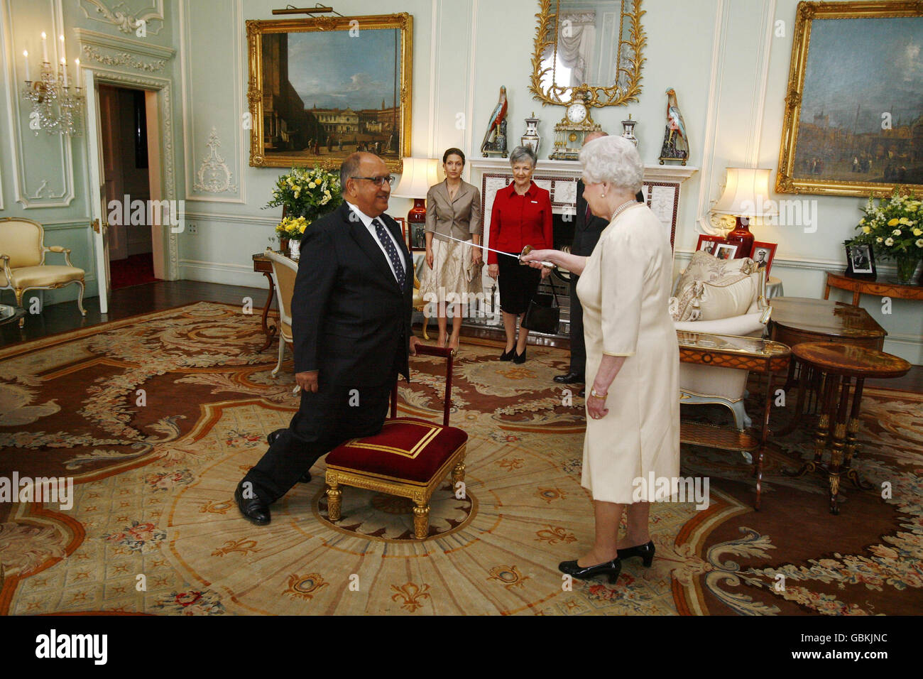 Queen Elizabeth II meets New Zealand Governor General Anand Satyanand ...