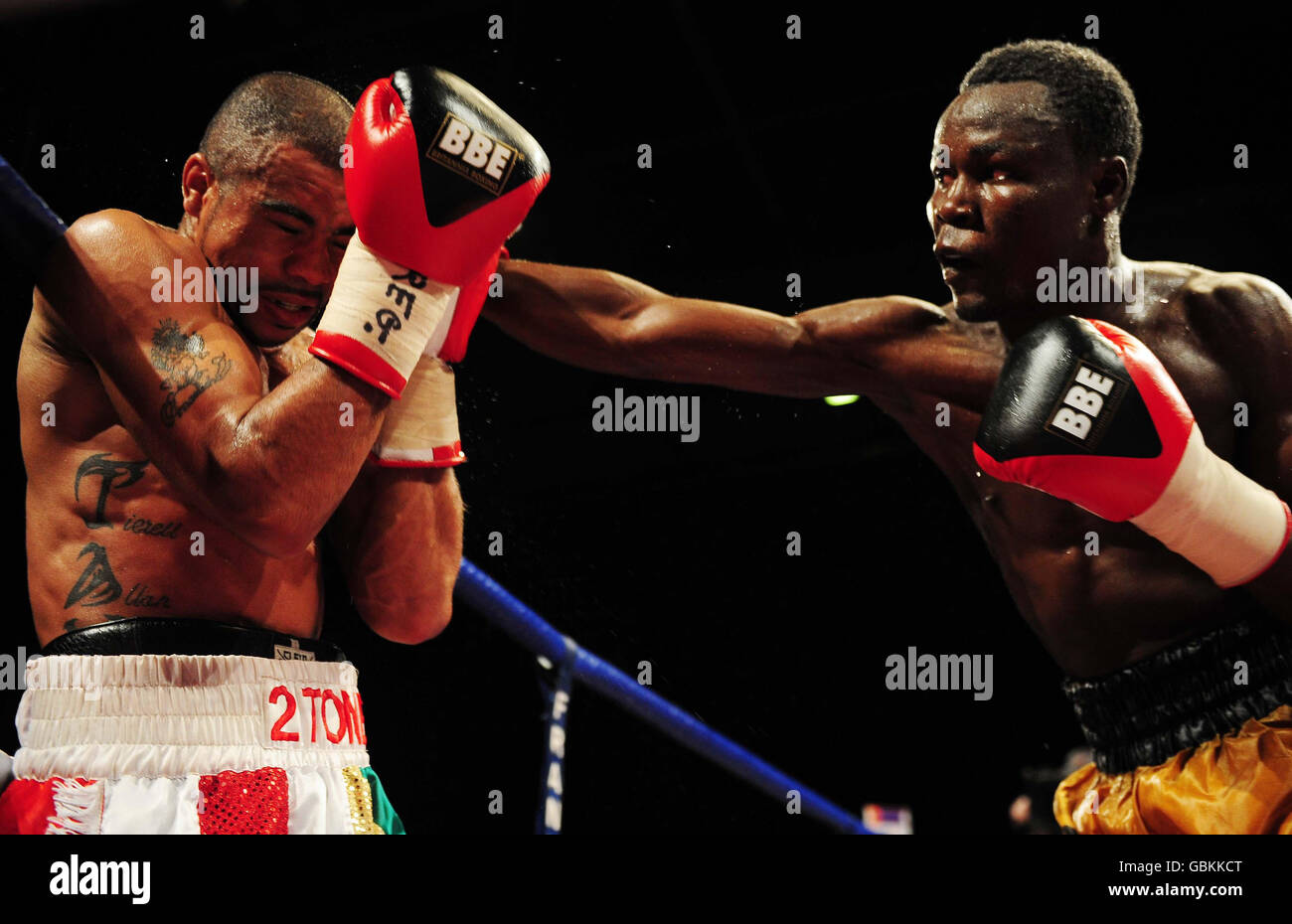 Fight fights fighting punch punches punching hi-res stock photography ...