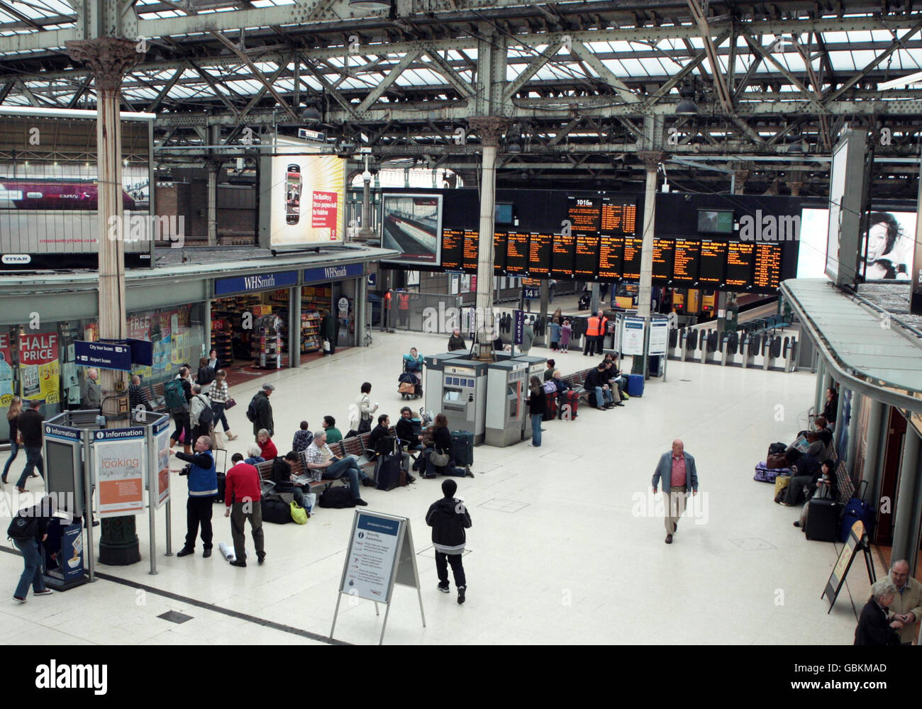 Inside Edinburgh Waverley Station Stock Photos & Inside Edinburgh