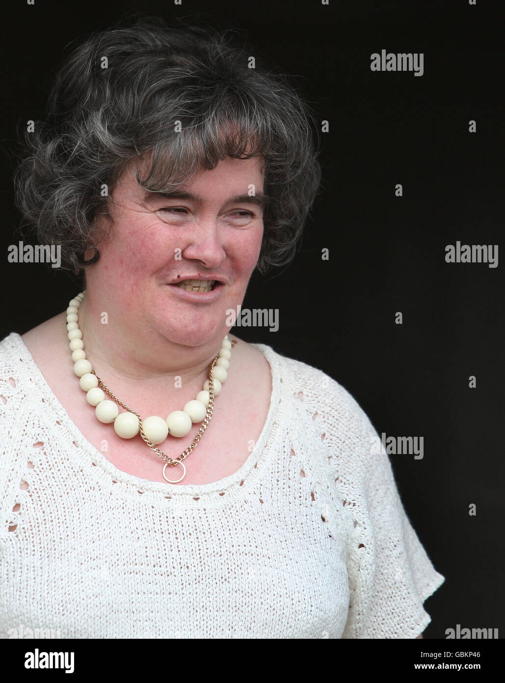 Britains Got Talent star Susan Boyle. Britains Got Talent star Susan Boyle at her front door in Blackburn,West Lothian Stock Photo