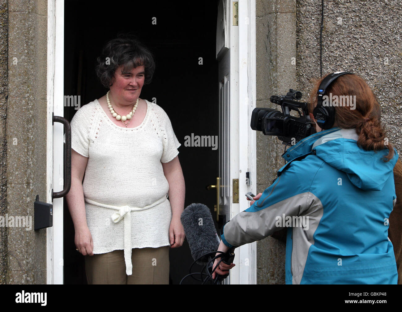 Britains Got Talent star Susan Boyle. Britains Got Talent star Susan Boyle at her front door in Blackburn,West Lothian Stock Photo