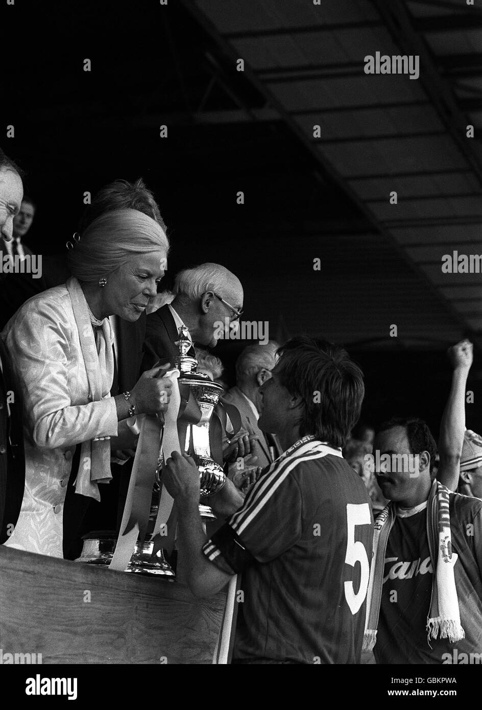 HRH The Duchess of Kent presents the FA Cup to Liverpool captain Ronnie Whelan after his team's 3-2 victory Stock Photo