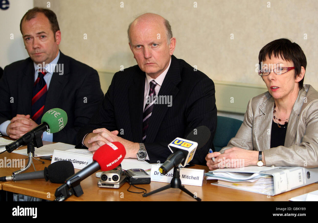 Health Minister Michael McGimpsey (centre), Dr Michael McBride (left) and Dr Elizabeth Mitchell speaking at a Press briefing at Castle building, Stormont. Four people in the Irish Republic tested for the deadly swine flu virus have been given the all-clear, health chiefs confirmed tonight. Stock Photo