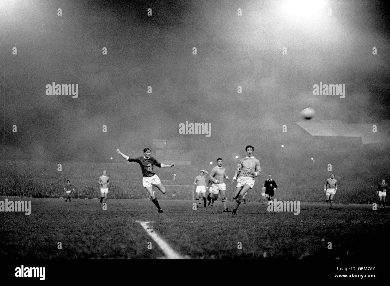 Manchester United's Paul Edwards (l) fires home his team's first goal, watched by Manchester City's Tommy Booth (r) Stock Photo