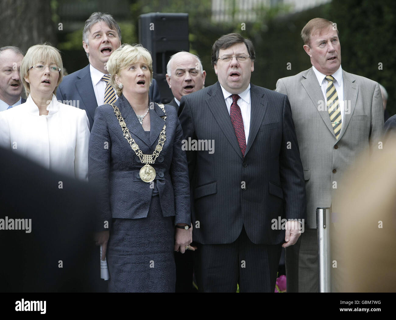 Taoiseach Brian Cowen sings the national anthem during the Fianna Fail party's annual 1916 commemoration at Arbour Hill cemetery in Dublin. Stock Photo